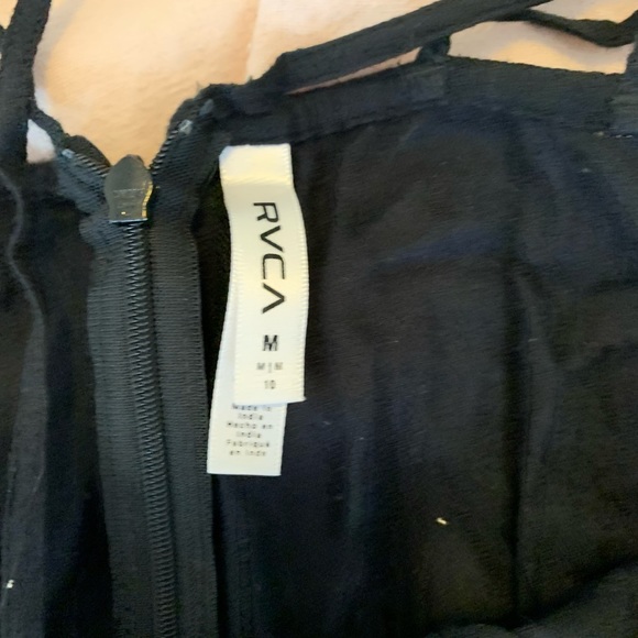 Cross-back halter romper - Picture 2 of 2